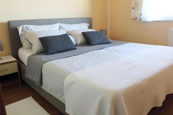 Apartments Ficur With Swimming Pool & Grill, Portoroz Bagian luar foto